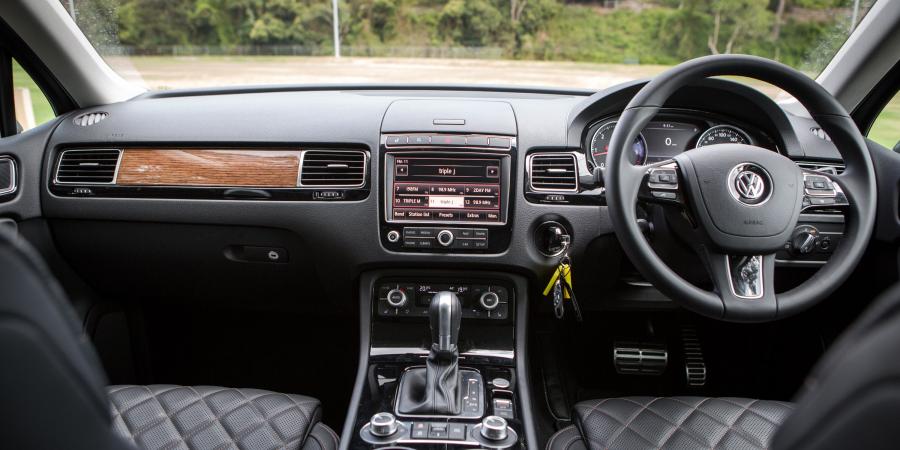 Торпедо Volkswagen Touareg V6 TDI Wolfsburg Edition 2016 года  (AU) (фото 29 из 30)